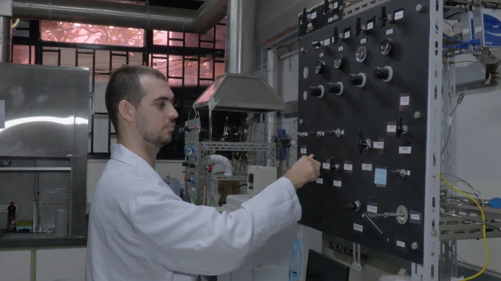 Laboratório financiado pelo Governo de Minas gera energia limpa a partir de resíduos sólidos