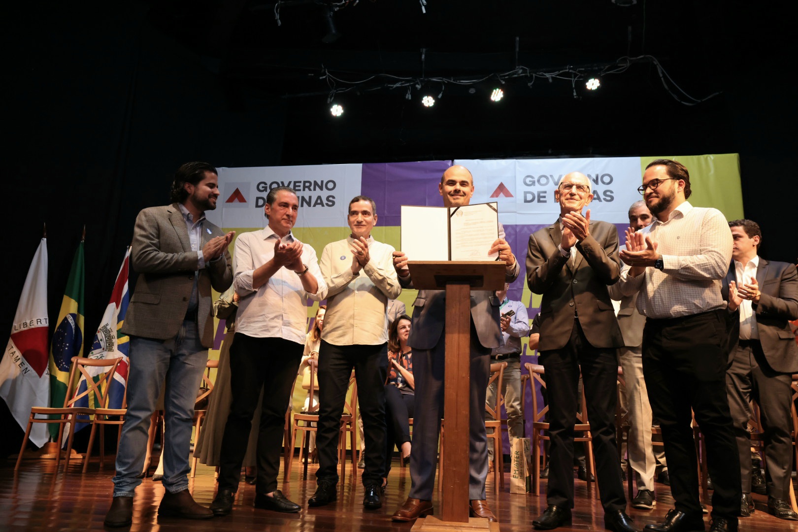 Governo de Minas assina acordo para regularização fundiária em Paulistas, no Vale do Rio Doce