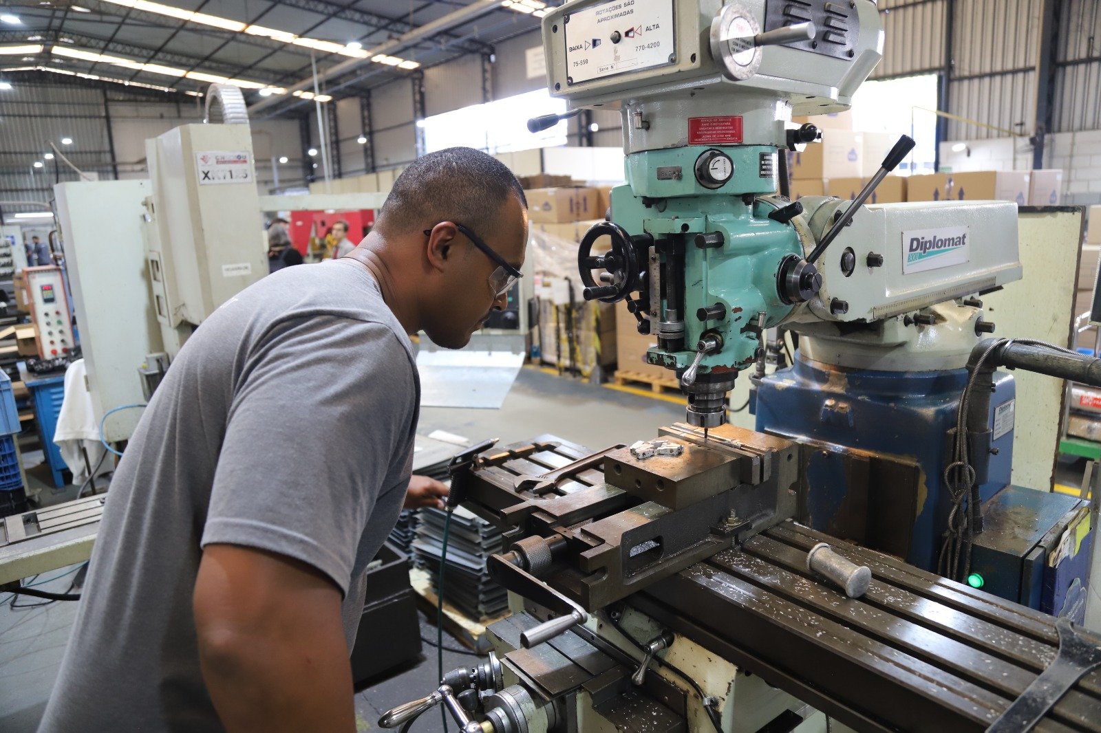 Mercado de trabalho em Minas segue em crescimento com 123 mil novas vagas em 2026