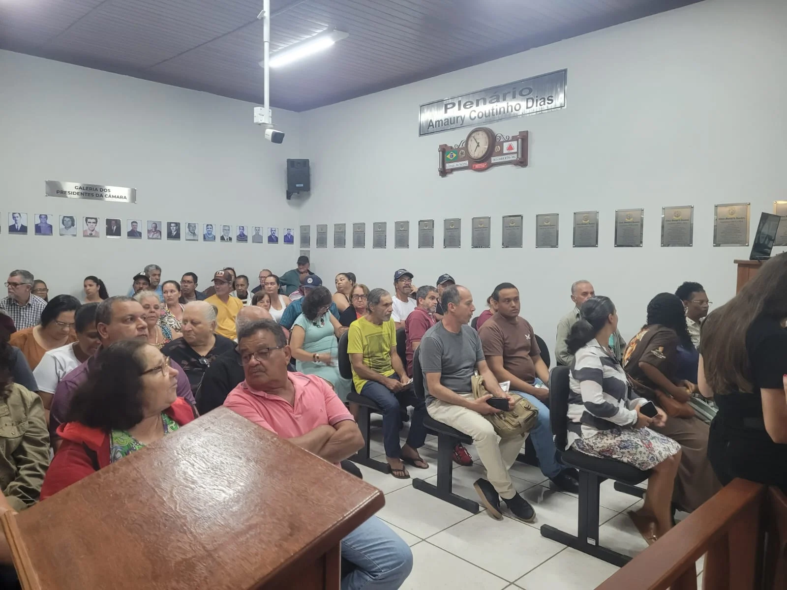 Moradores de Descoberto participam de audiência pública sobre o programa Minas Reurb